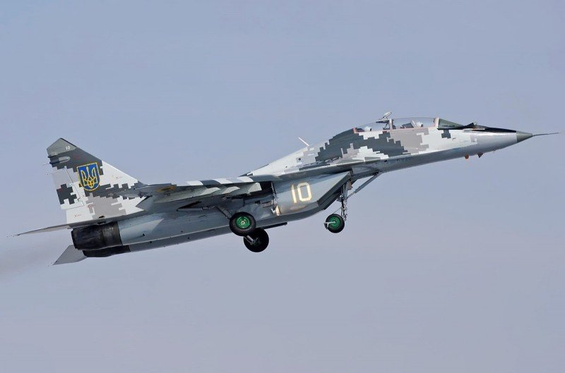 Летчики-выпускники ХНУВС им. Кожедуба сдали экзамены по пилотированию МиГ-29