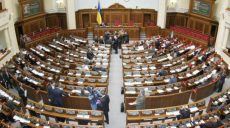 Украинцы поддержали требование закрыть два телеканала