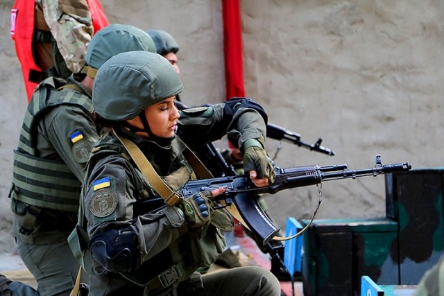 На Харьковщине лейтенантов Нацгвардии обучают по стандартам НАТО (фото)