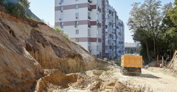 Строительство новой дороги между Рымарской и Клочковской планируется завершить осенью