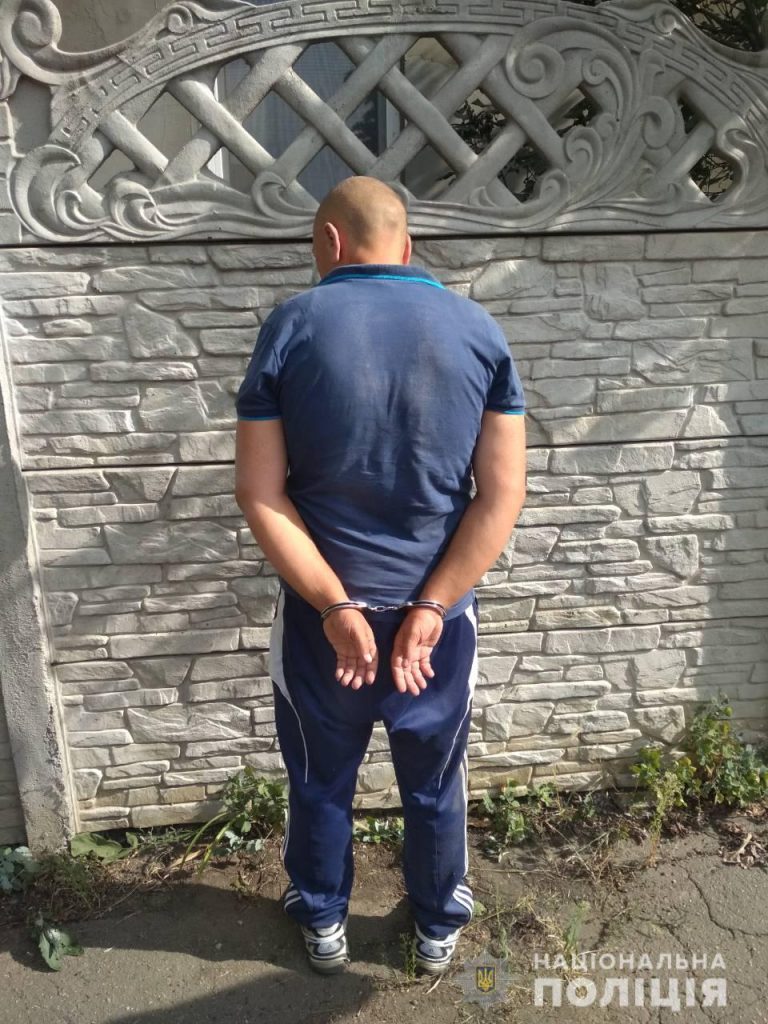В Харькове задержали мужчину, который сорвал с шеи пенсионерки золотую цепочку