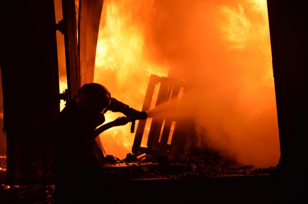 В Змиевском районе при пожаре погибла женщина