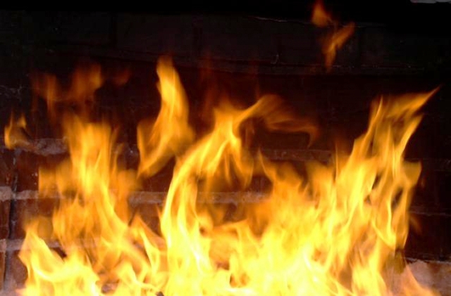 Пожар под Харьковом: мужчина получил ожоги лица и рук