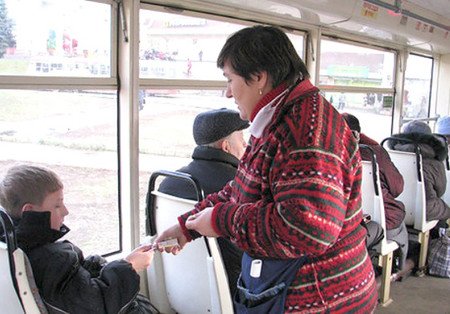 Харьковчане предлагают сделать для школьников бесплатный проезд в общественном транспорте