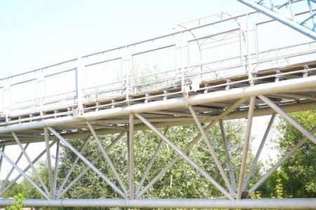 На Харьковщине ремонтируют мост через реку Северский Донец