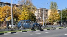 ДТП на Гагарина: автомобиль выбил секцию разделительного заграждения (фото)