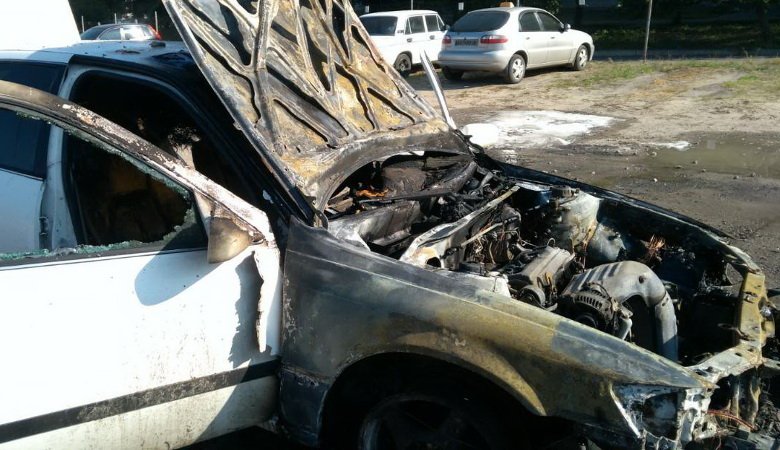 В Харькове сгорела Toyota Camry (фото)