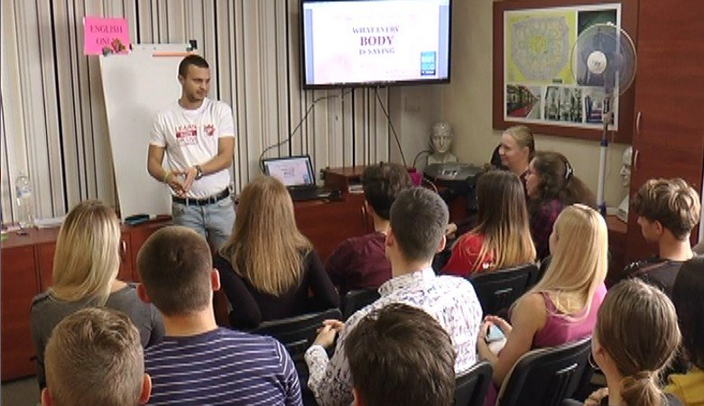У клубі іноземних мов «Sun Rise» відбувся день відкритих дверей (відео)