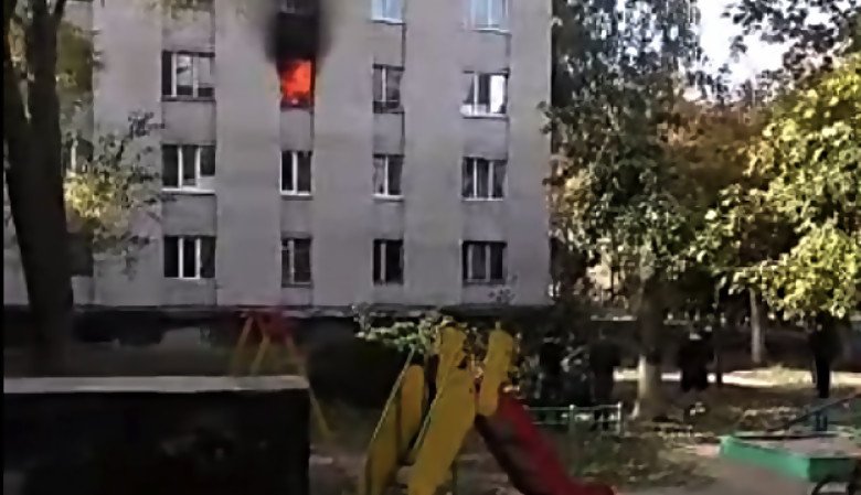 Студентов-аграрников через окна спасали из горящего общежития