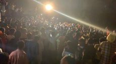 Более 50 человек были раздавлены поездом во время фестиваля в Индии