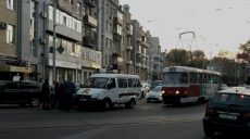 В Харькове в ДТП попал ритуальный автомобиль