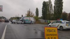 ДТП на окружной: столкнулись две легковушки (фото)