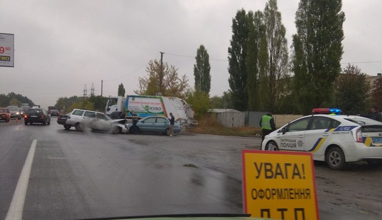 ДТП на окружной: столкнулись две легковушки (фото)