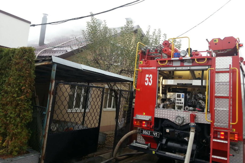 В Дергачевском районе загорелась двухэтажная дача
