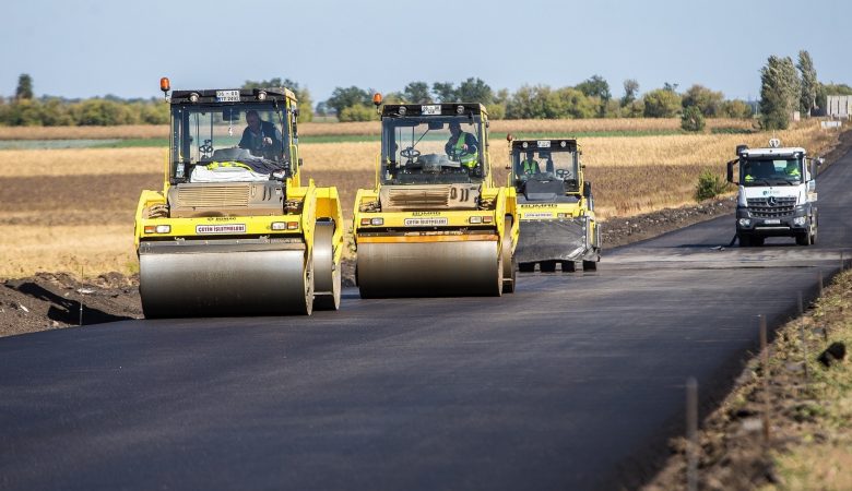 На Харківщині відновили понад 200 км автомобільних доріг (відео)