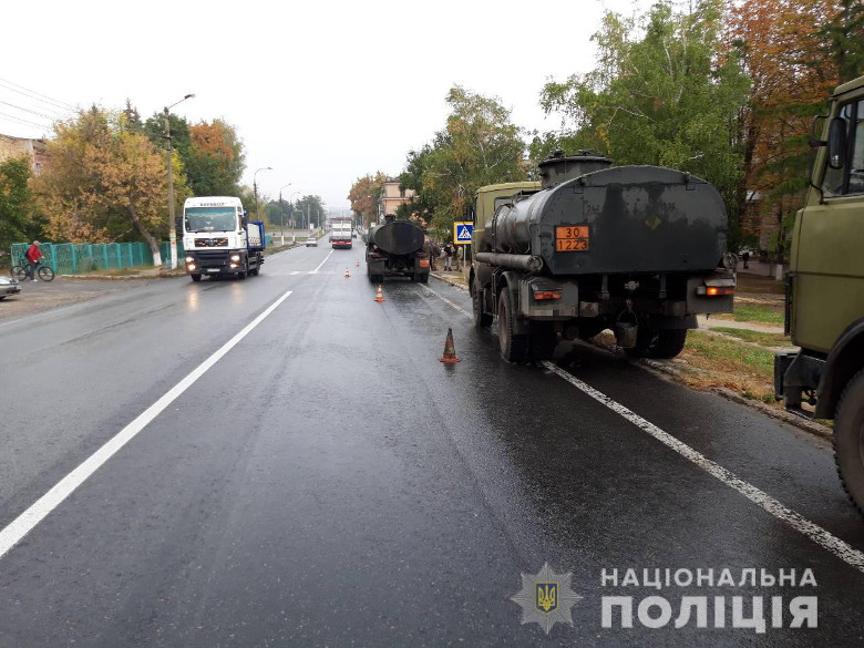 Подробности ДТП в Изюме: военный грузовик перенес два столкновения (фото)