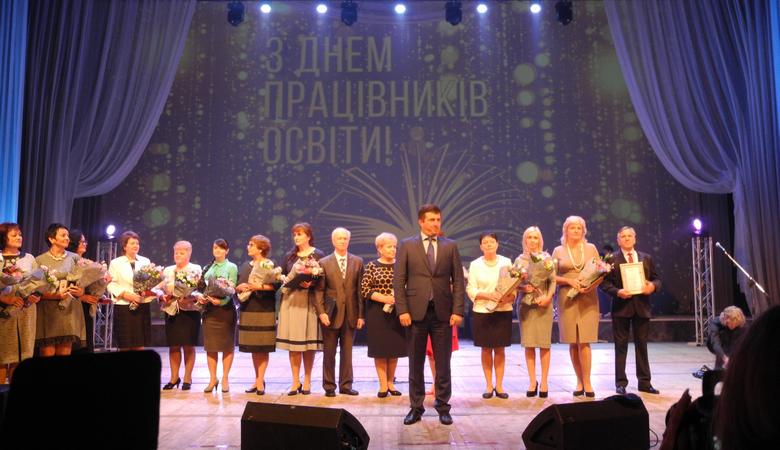 Освітян Харківщини привітали з професійним святом (відео)