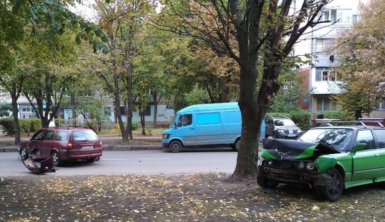 ДТП на Новых домах: столкнулись две иномарки (фото)