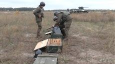 Військові навчання з бойовими стрільбами провели на полігоні в Башкирівці (відео)