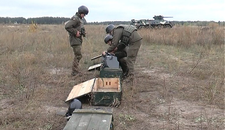 Військові навчання з бойовими стрільбами провели на полігоні в Башкирівці (відео)