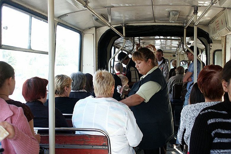 Харьковским детям гарантируют бесплатный проезд в транспорте до получения электронных проездных