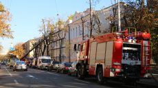 В Центре репродуктивной медицины полыхнул утеплитель на чердаке