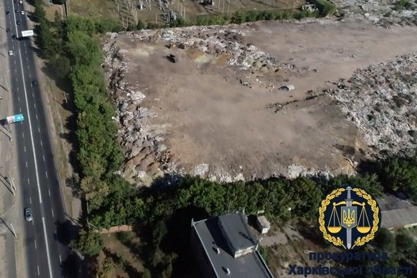 Возле центра Харькова обнаружили подпольный мусорный полигон (фото)