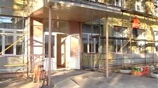 Тривають ремонтні роботи у школі в Пархомівці (відео)
