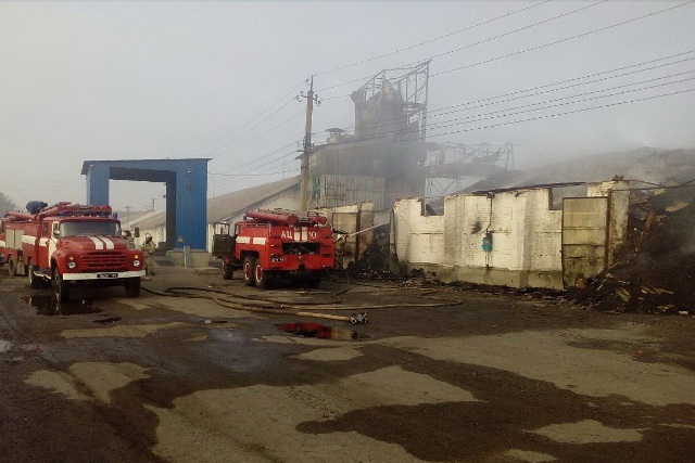 Пожар на зерноскладах на Харьковщине ликвидирован