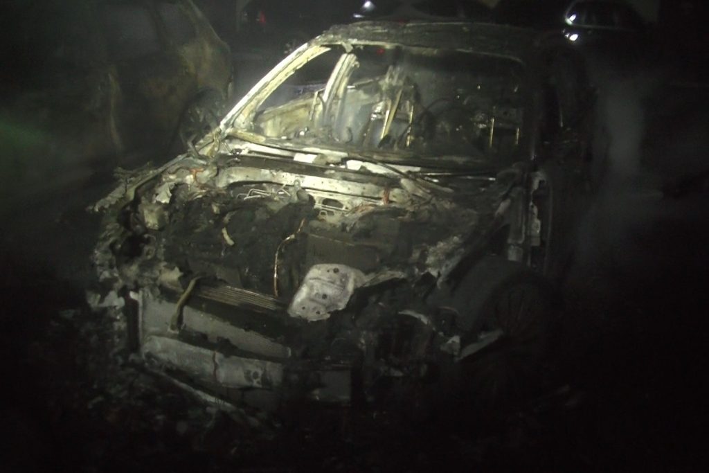 Ночью в центре Харькова горели пять автомобилей (фото, видео)