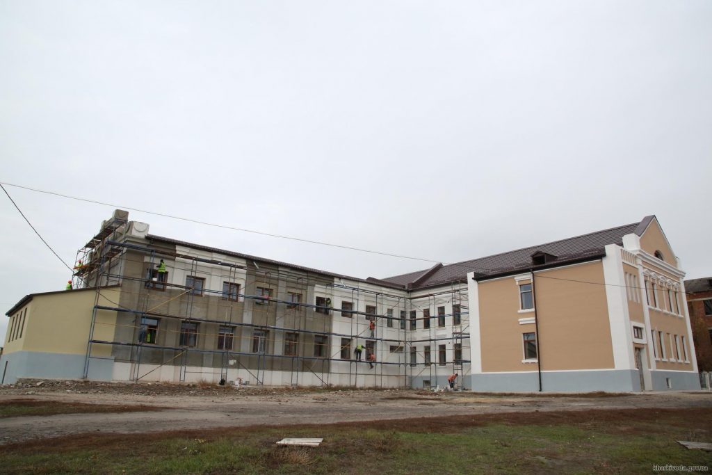 Под Харьковом заканчивают капремонт здания поликлиники и хирургического отделения (фото)