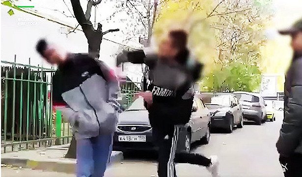 Ослепили и сломали позвоночник: в России школьники избили подростка (видео)