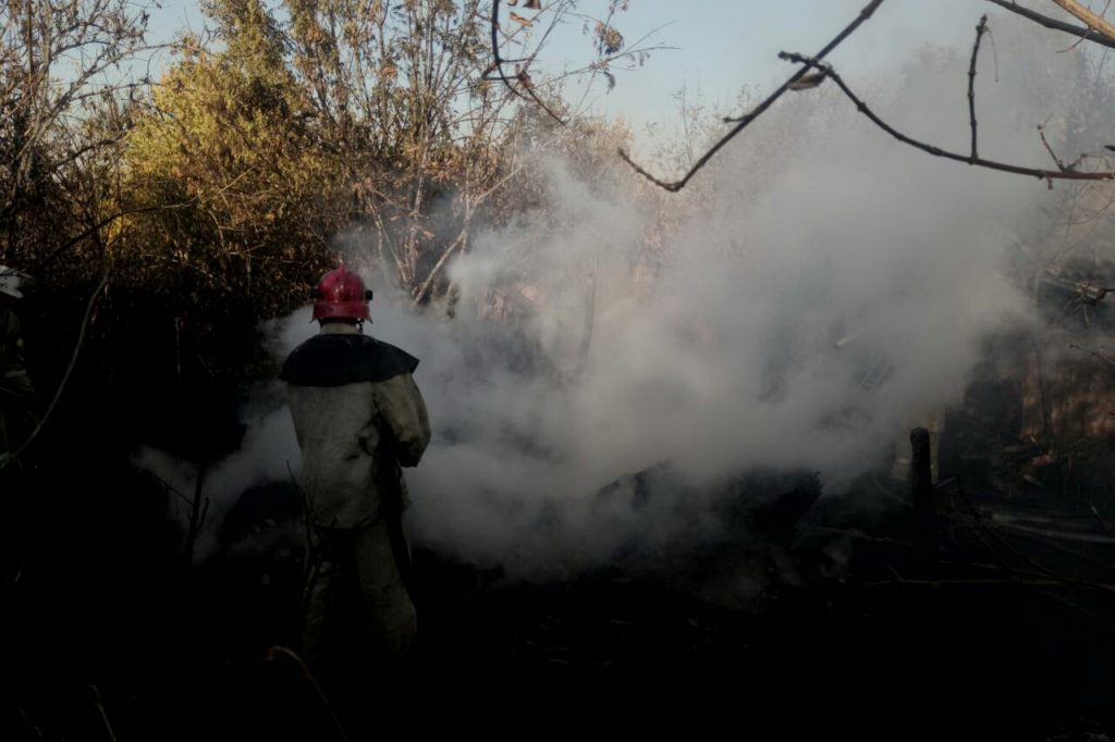 В Балаклейском районе мужчина устроил пожар в собственном доме (фото)