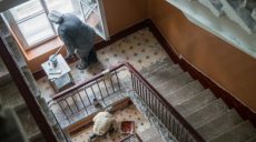В Харькове ремонтируют подъезды