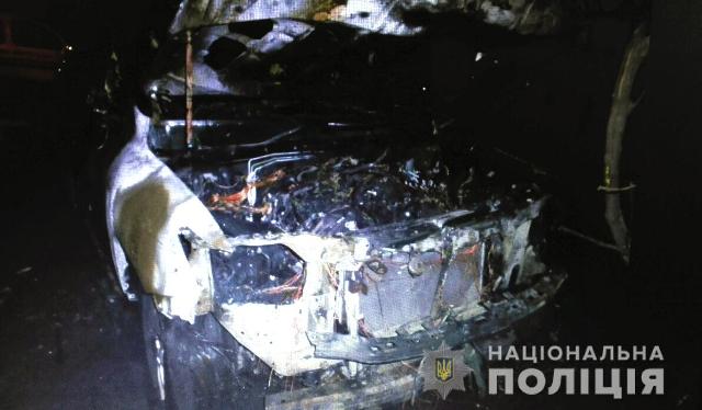 Полиция подтвердила: автомобиль в Харькове подожгли (фото)