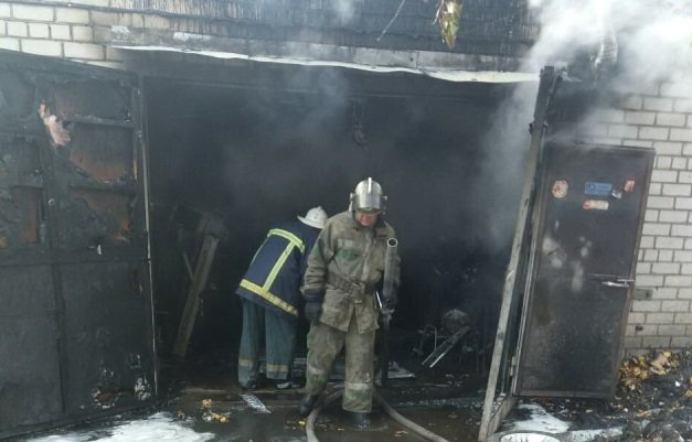 В Харькове произошел пожар в гаражном кооперативе