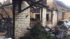 Из-за короткого замыкания сгорел огромный гараж в Покотиловке (фото)
