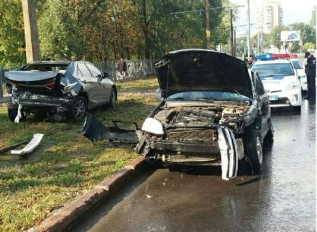 На Клочковской столкнулись Chevrolet Lacetti и Toyota Camry