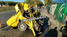 В Высоком «ВАЗ» врезался в рейсовый автобус: есть погибшие