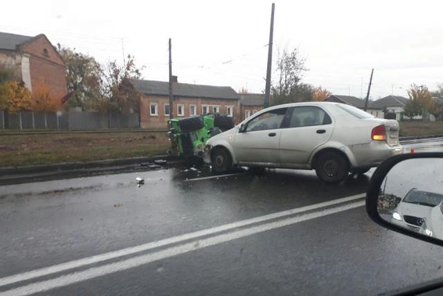 На Академика Павлова перевернулся автопогрузчик (фото)