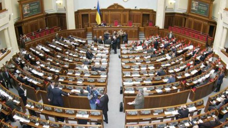 Парламент обратился к СНБО с просьбой ввести санкции против телеканалов «112 Украина» и NewsOne и их владельцев