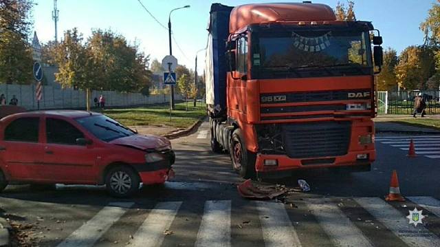 На Потоцкого столкнулись Daf и DACIA Logan (фото)