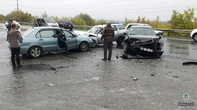 На Лозовеньковском проспекте столкнулись ВАЗ, Аudi и MITSUBISHI Lancer