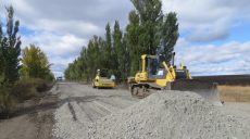 Продолжается ремонт дороги Н-26 Чугуев-Меловое