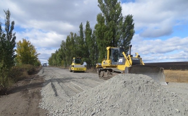 Продолжается ремонт дороги Н-26 Чугуев-Меловое