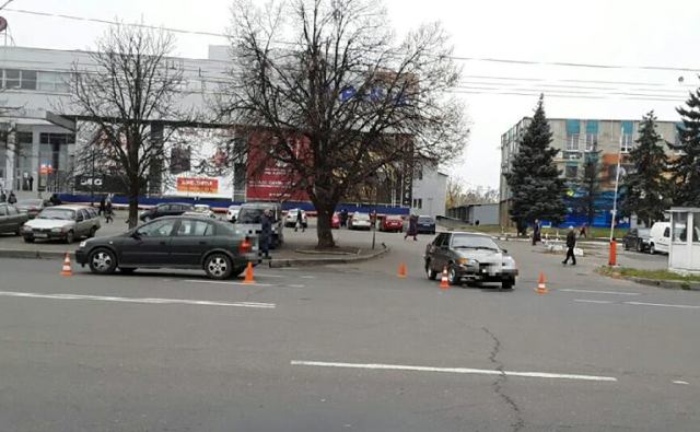 На Юбилейном столкнулись Opel Astra и ВАЗ (фото)