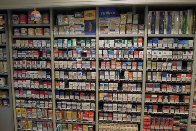 В Минздраве предложили запретить видимое размещения сигарет в местах продаж