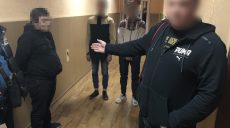В Харькове иностранец украл из машины сумку с деньгами (фото)