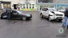На Сумской столкнулись BMW и Toyota Land Cruiser Prado (фото)
