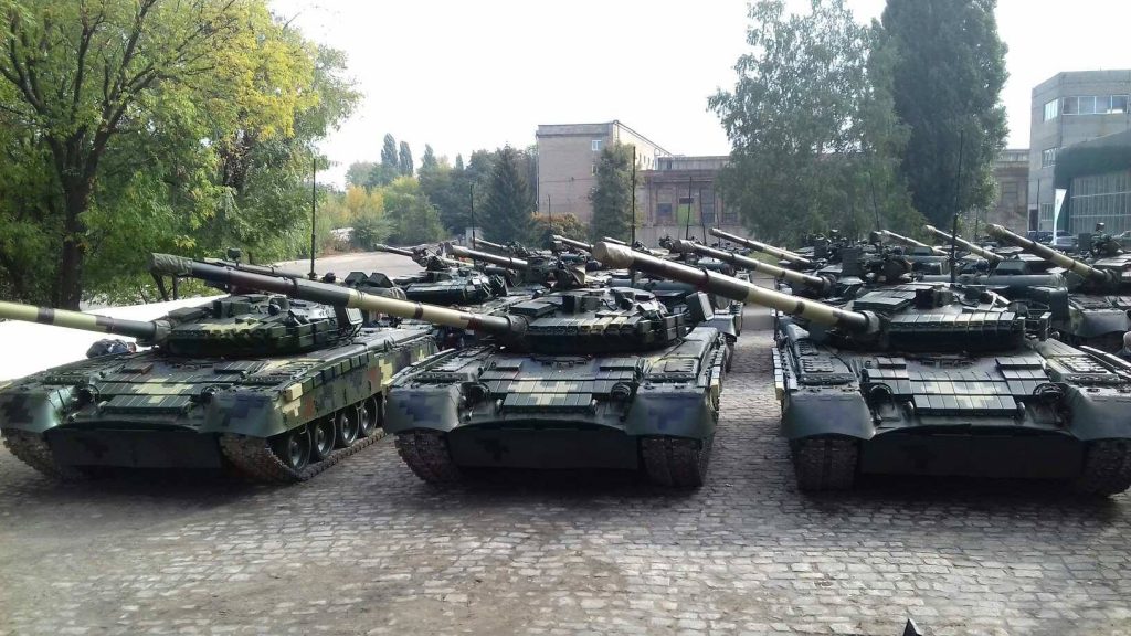 «Укроборонпром» передал украинской армии больше 20 танков и БТРов (фоторепортаж)